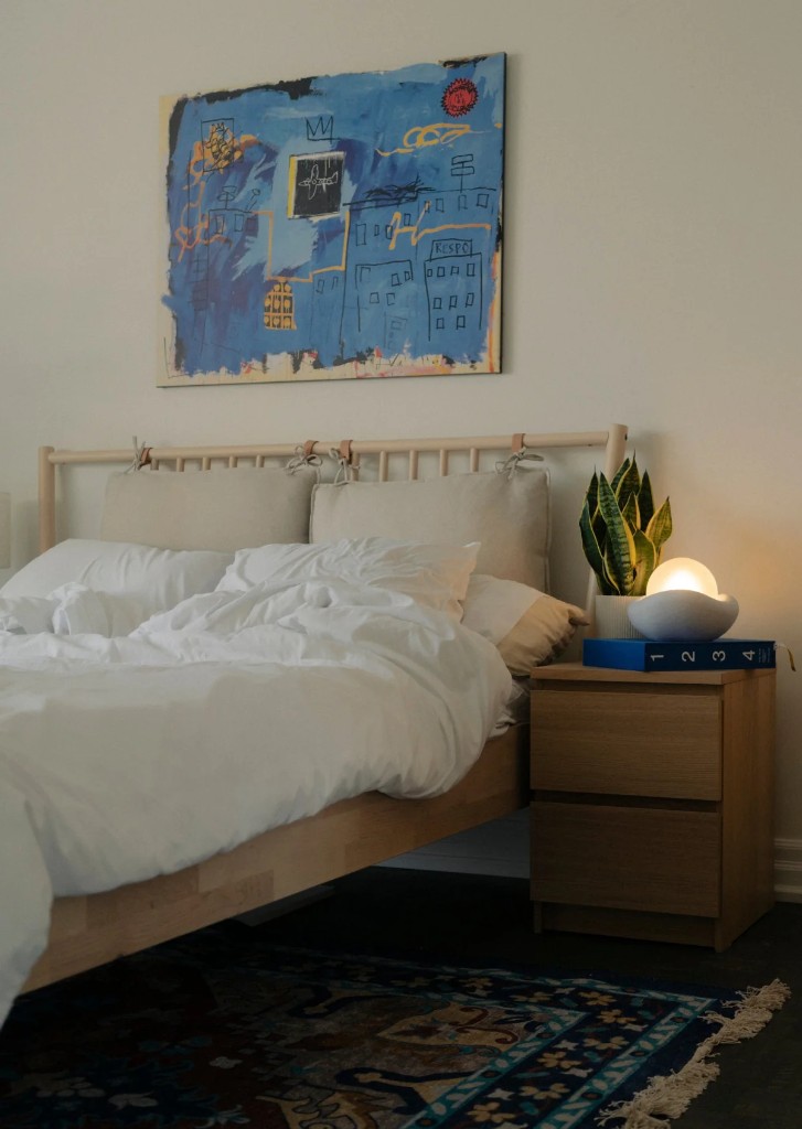 Pearl Lamp in bedroom